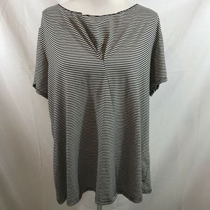 NYAN black and white striped short sleeve V neck -